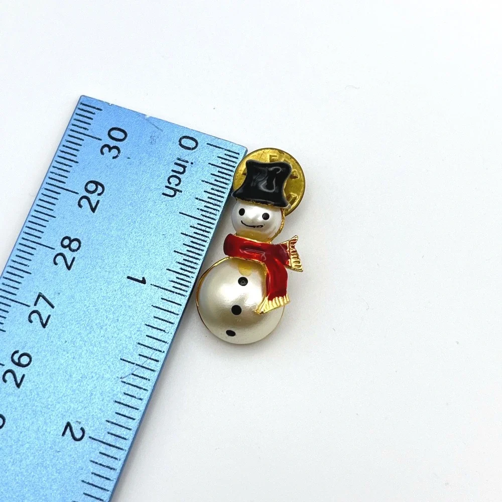 Snowman Holiday‎ Lapel Pin Faux Pearl Red Scarf Black Top Hat Gold Tone Small